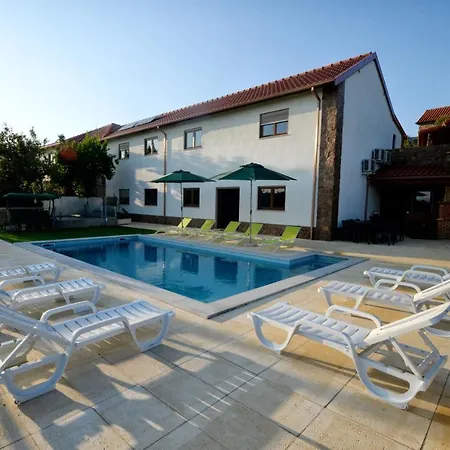 Spacious In With Private Pool Villa