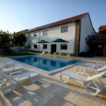 Spacious In With Private Pool Villa